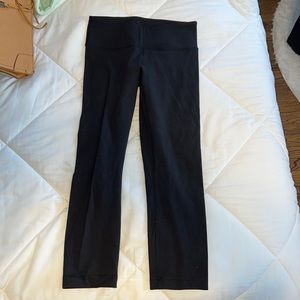 Black lulu cropped leggings!